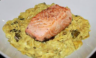 Saumon sur lit de poireaux et riz complet